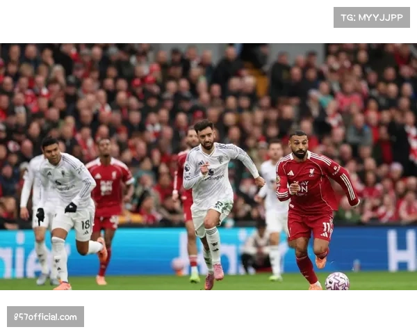 曼联中场梅努搭档卡塞米罗，双后腰配置释放B费进攻潜能